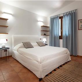 3 bedroom villa with pool and tennis court in Sicily, sleeps 6-8